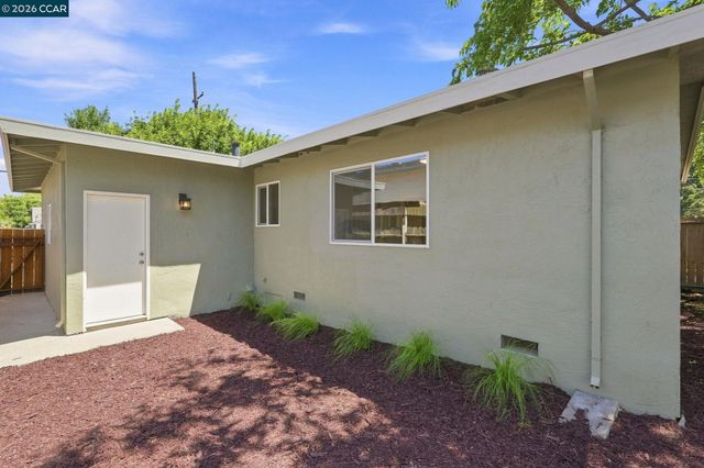 215 W 12th Street, Pittsburg, CA 94565
