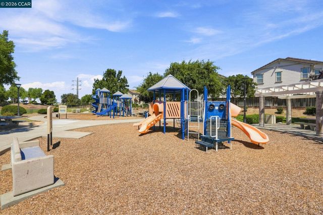 215 W 12th Street, Pittsburg, CA 94565