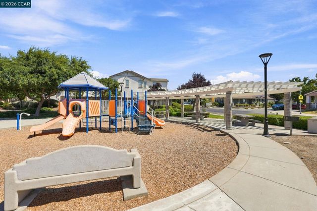 215 W 12th Street, Pittsburg, CA 94565