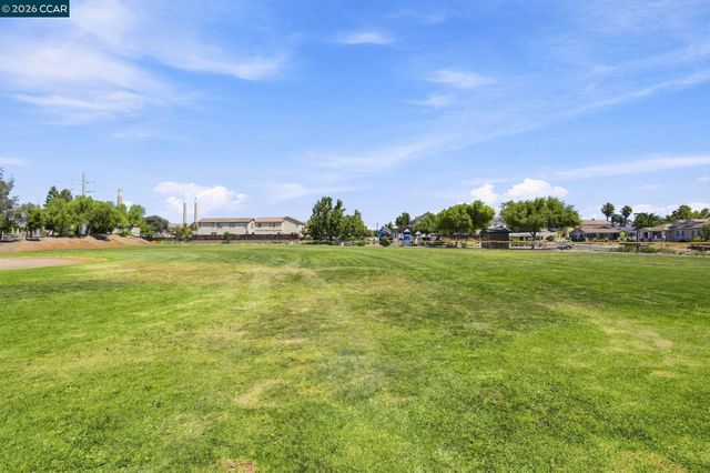 215 W 12th Street, Pittsburg, CA 94565