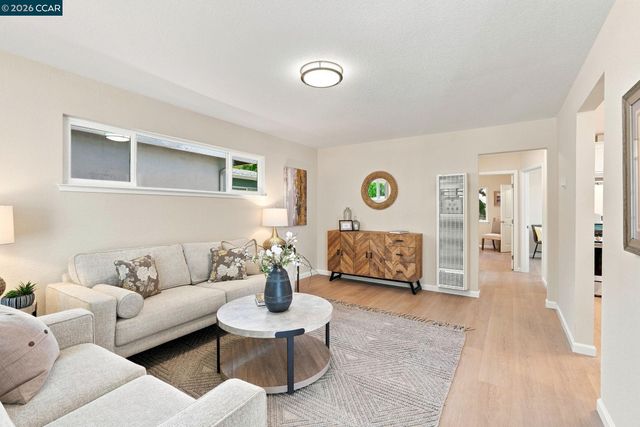 215 W 12th Street, Pittsburg, CA 94565