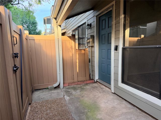2379 Briarwest Boulevard 93, Houston, TX 77077