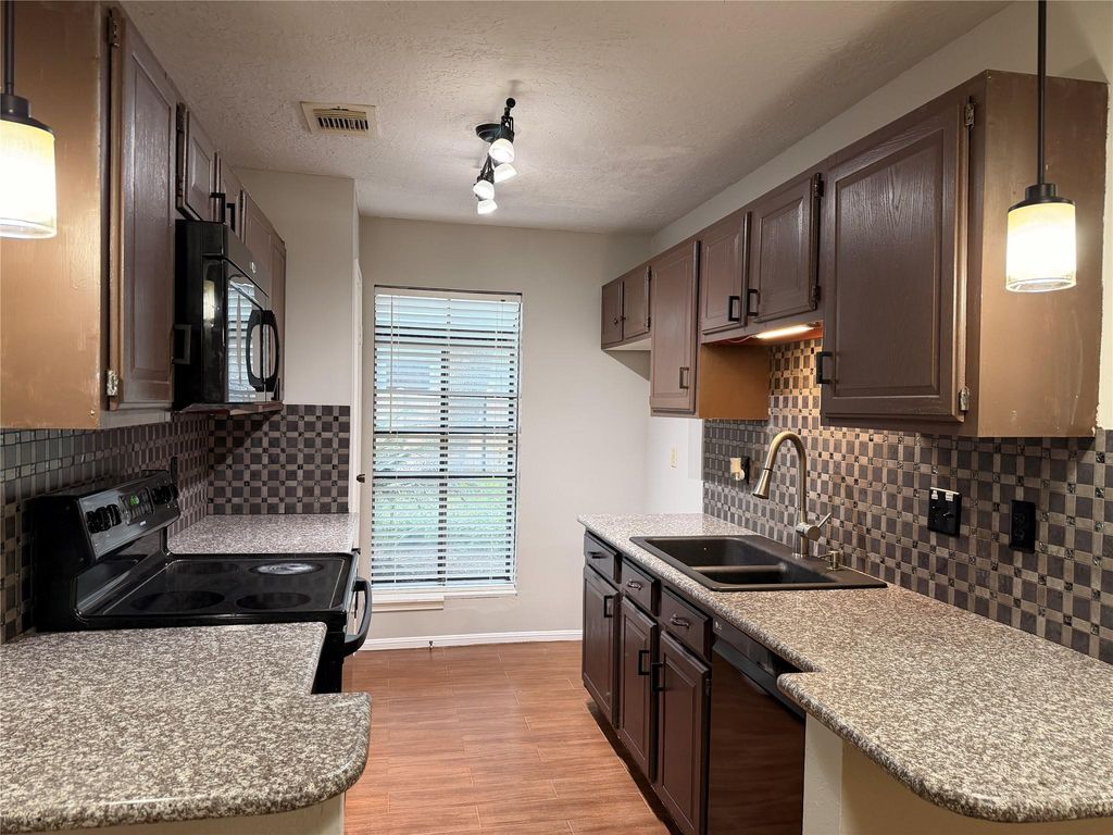 2379 Briarwest Boulevard 93, Houston, TX 77077