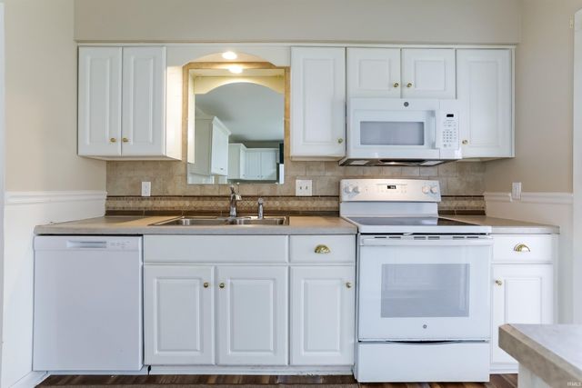 6677 Concord Drive, Newburgh, IN 47630