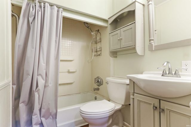 6677 Concord Drive, Newburgh, IN 47630