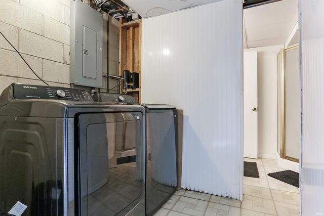 6677 Concord Drive, Newburgh, IN 47630