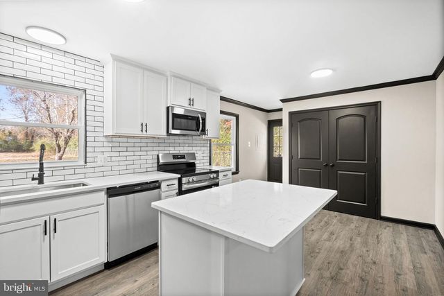 8236 ORMESBY LN, Woodford, VA 22580