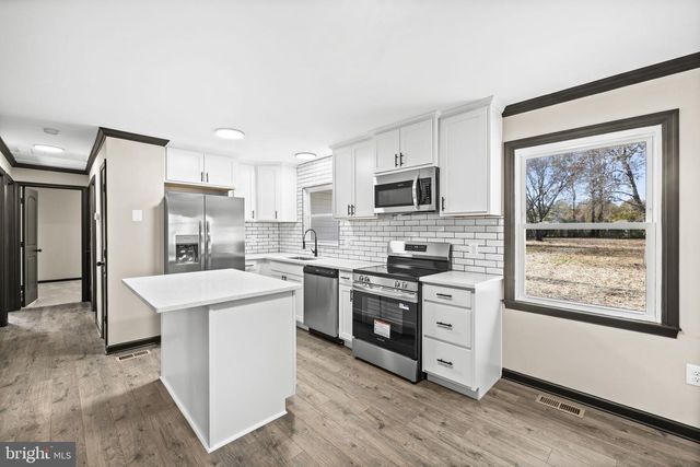 8236 ORMESBY LN, Woodford, VA 22580