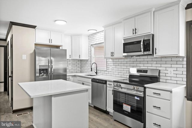 8236 ORMESBY LN, Woodford, VA 22580