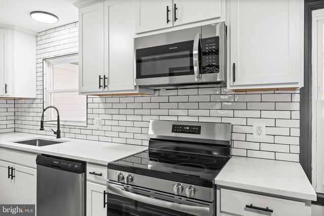 8236 ORMESBY LN, Woodford, VA 22580