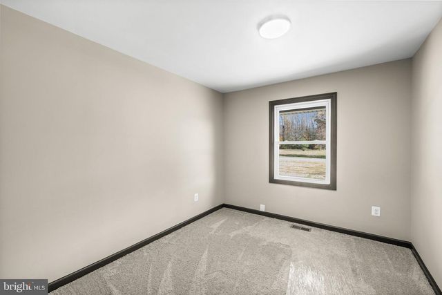 8236 ORMESBY LN, Woodford, VA 22580