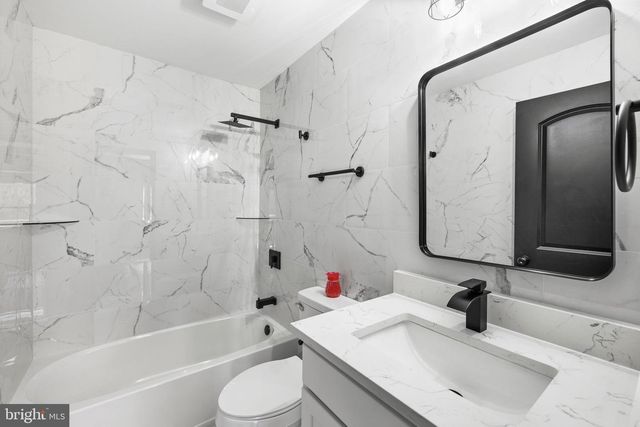 8236 ORMESBY LN, Woodford, VA 22580