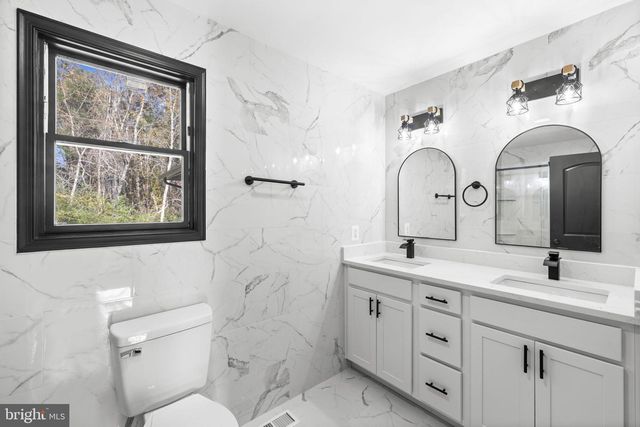 8236 ORMESBY LN, Woodford, VA 22580