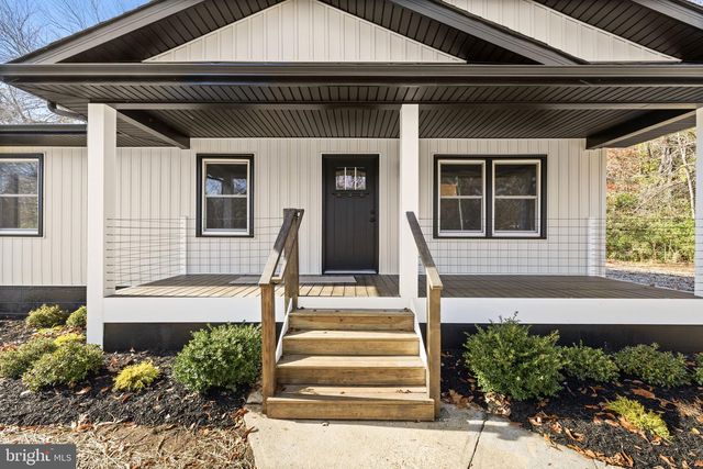 8236 ORMESBY LN, Woodford, VA 22580