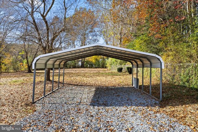 8236 ORMESBY LN, Woodford, VA 22580