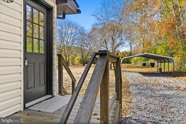 8236 ORMESBY LN, Woodford, VA 22580