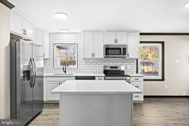 8236 ORMESBY LN, Woodford, VA 22580