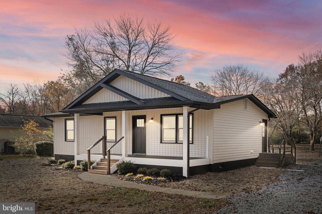 8236 ORMESBY LN, Woodford, VA 22580