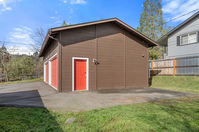 420 NW Savage Street, Grants Pass, OR 97526
