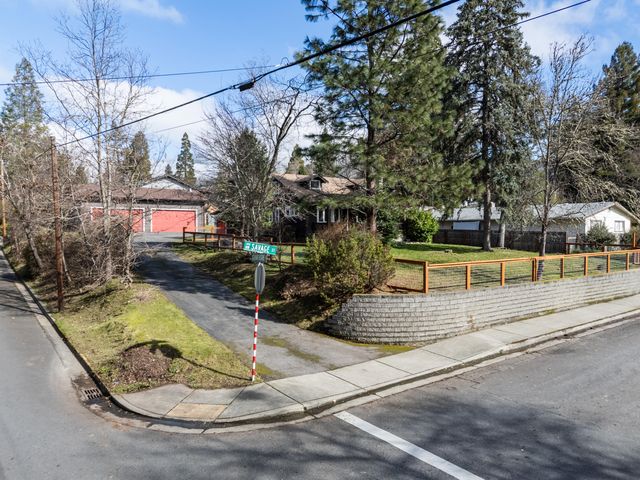 420 NW Savage Street, Grants Pass, OR 97526