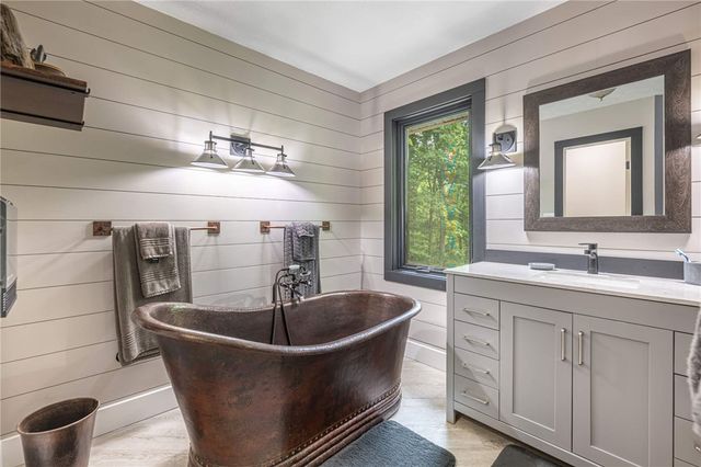 2735 Lower Bellbrook Road, Sugarcreek Twp, OH 45370