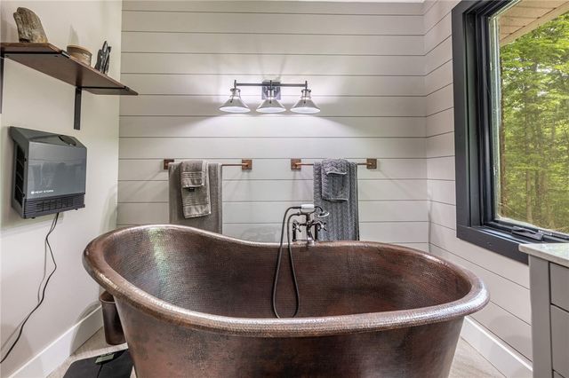 2735 Lower Bellbrook Road, Sugarcreek Twp, OH 45370