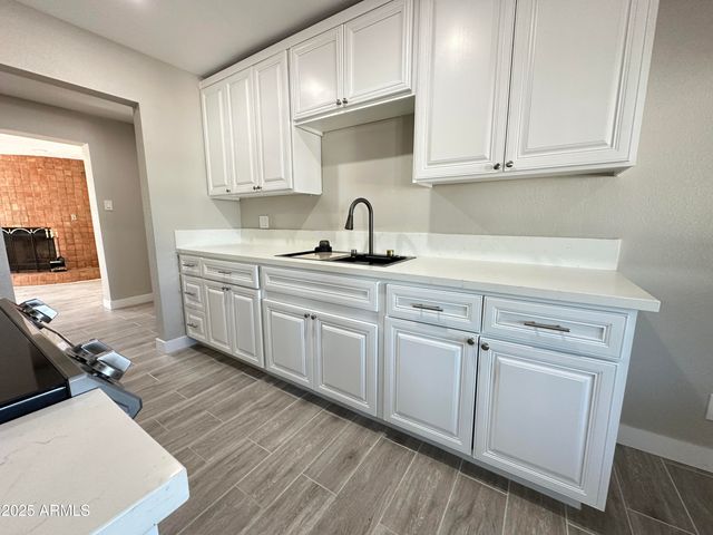 2315 E NANCY Lane, Phoenix, AZ 85042