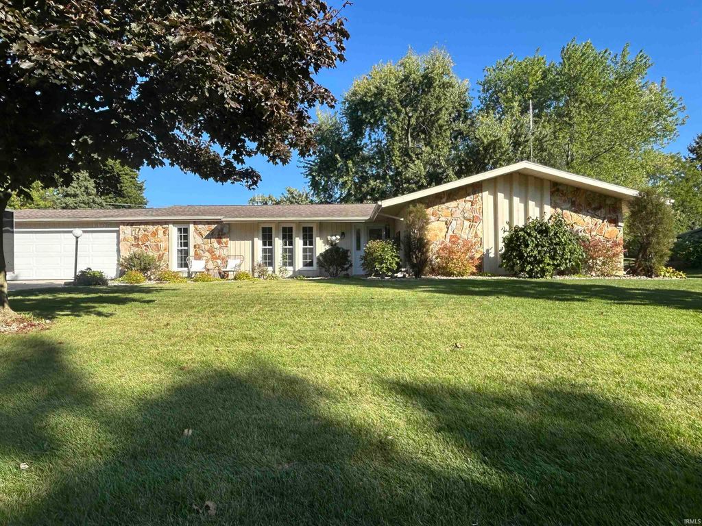 1105 Redding Lane, Angola, IN 46703