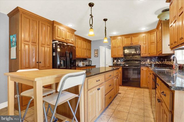 148 EDWARD DR, Millersburg, PA 17061