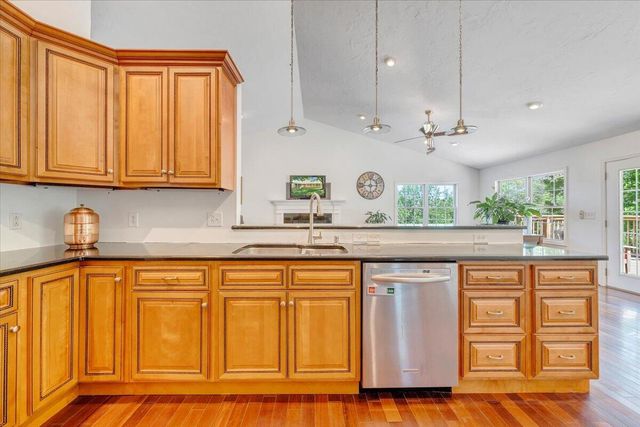 106 Diamond RD, Salem, VA 24153