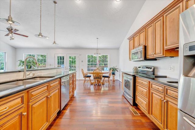 106 Diamond RD, Salem, VA 24153