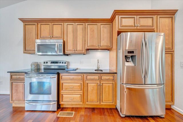 106 Diamond RD, Salem, VA 24153