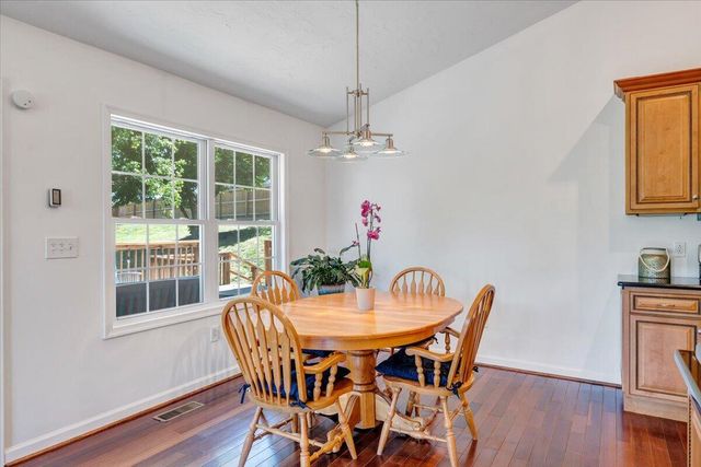 106 Diamond RD, Salem, VA 24153