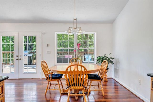 106 Diamond RD, Salem, VA 24153