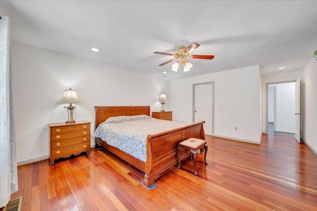 106 Diamond RD, Salem, VA 24153