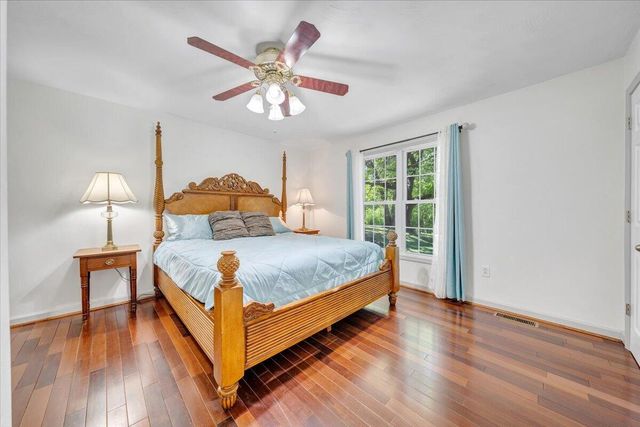 106 Diamond RD, Salem, VA 24153