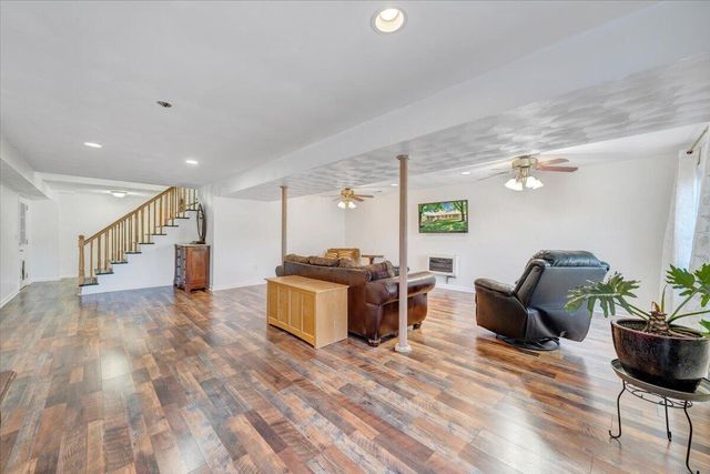 106 Diamond RD, Salem, VA 24153