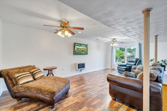 106 Diamond RD, Salem, VA 24153