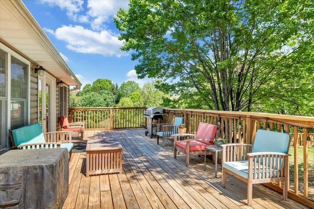106 Diamond RD, Salem, VA 24153