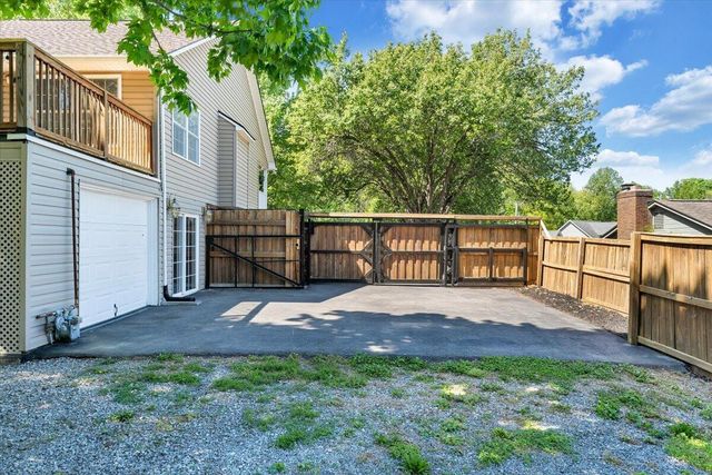 106 Diamond RD, Salem, VA 24153