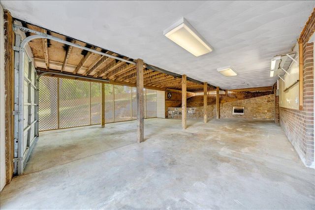 106 Diamond RD, Salem, VA 24153