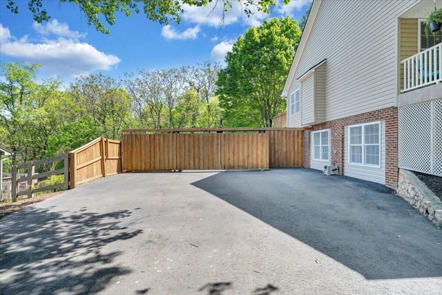 106 Diamond RD, Salem, VA 24153
