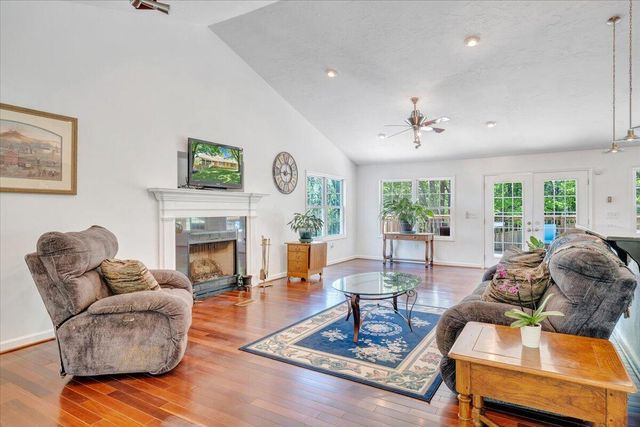 106 Diamond RD, Salem, VA 24153