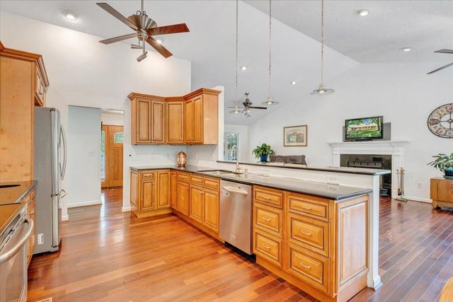 106 Diamond RD, Salem, VA 24153