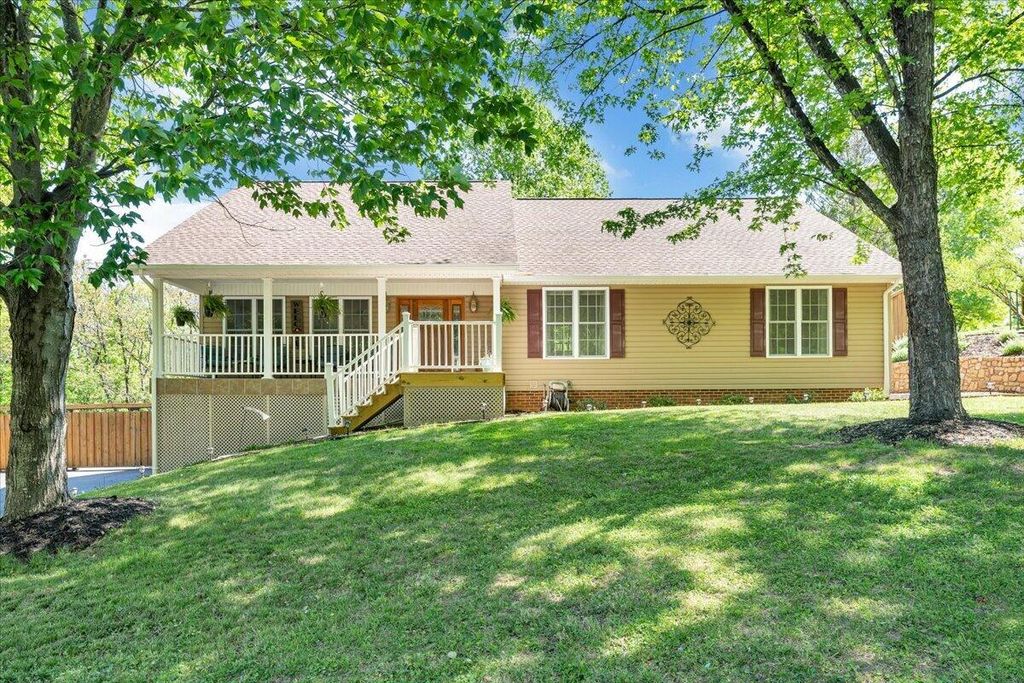 106 Diamond RD, Salem, VA 24153