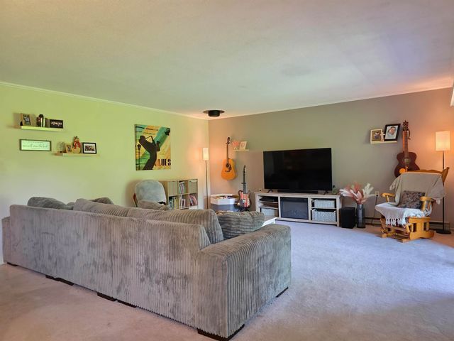 8 Hawthorne Circle, South Burlington, VT 05403
