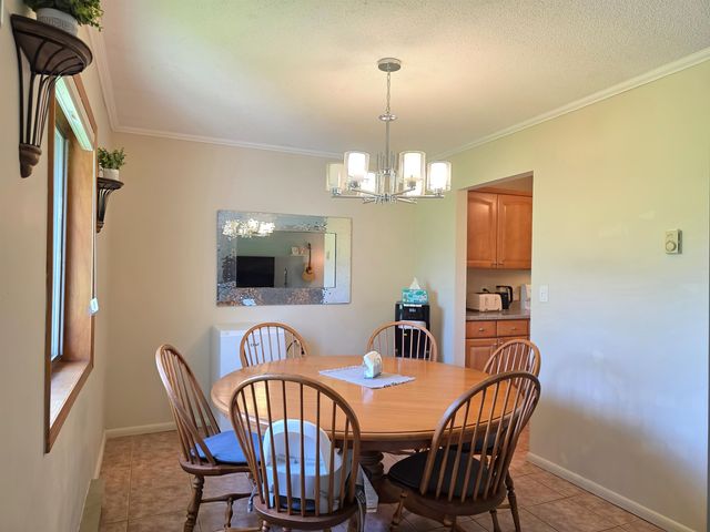 8 Hawthorne Circle, South Burlington, VT 05403