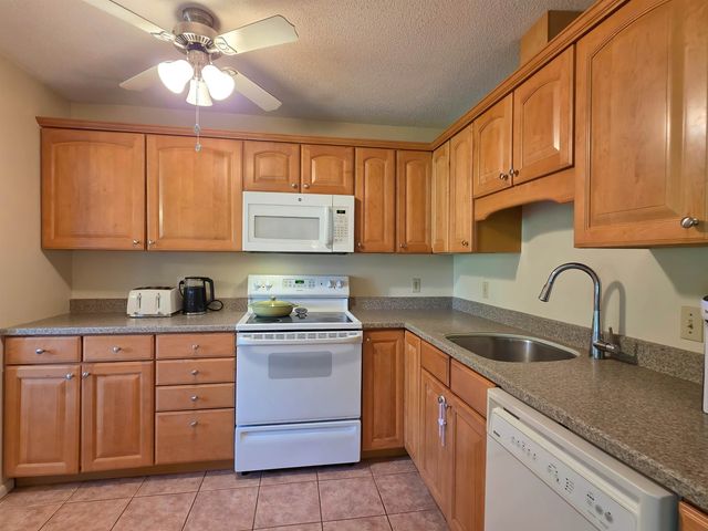 8 Hawthorne Circle, South Burlington, VT 05403