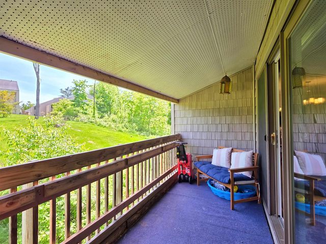 8 Hawthorne Circle, South Burlington, VT 05403