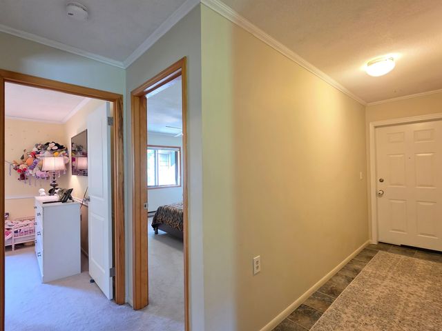 8 Hawthorne Circle, South Burlington, VT 05403